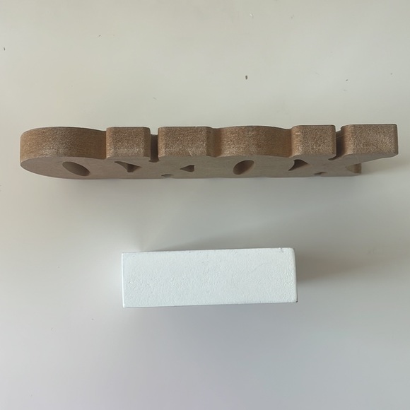 Home Decor Wood Quote Signs “XOXO” and “The Tassel was Worth the Hassle” - Picture 3 of 5